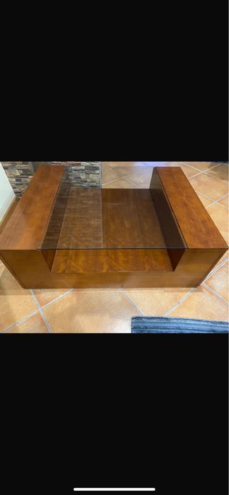 Mesa com tampo de vidro