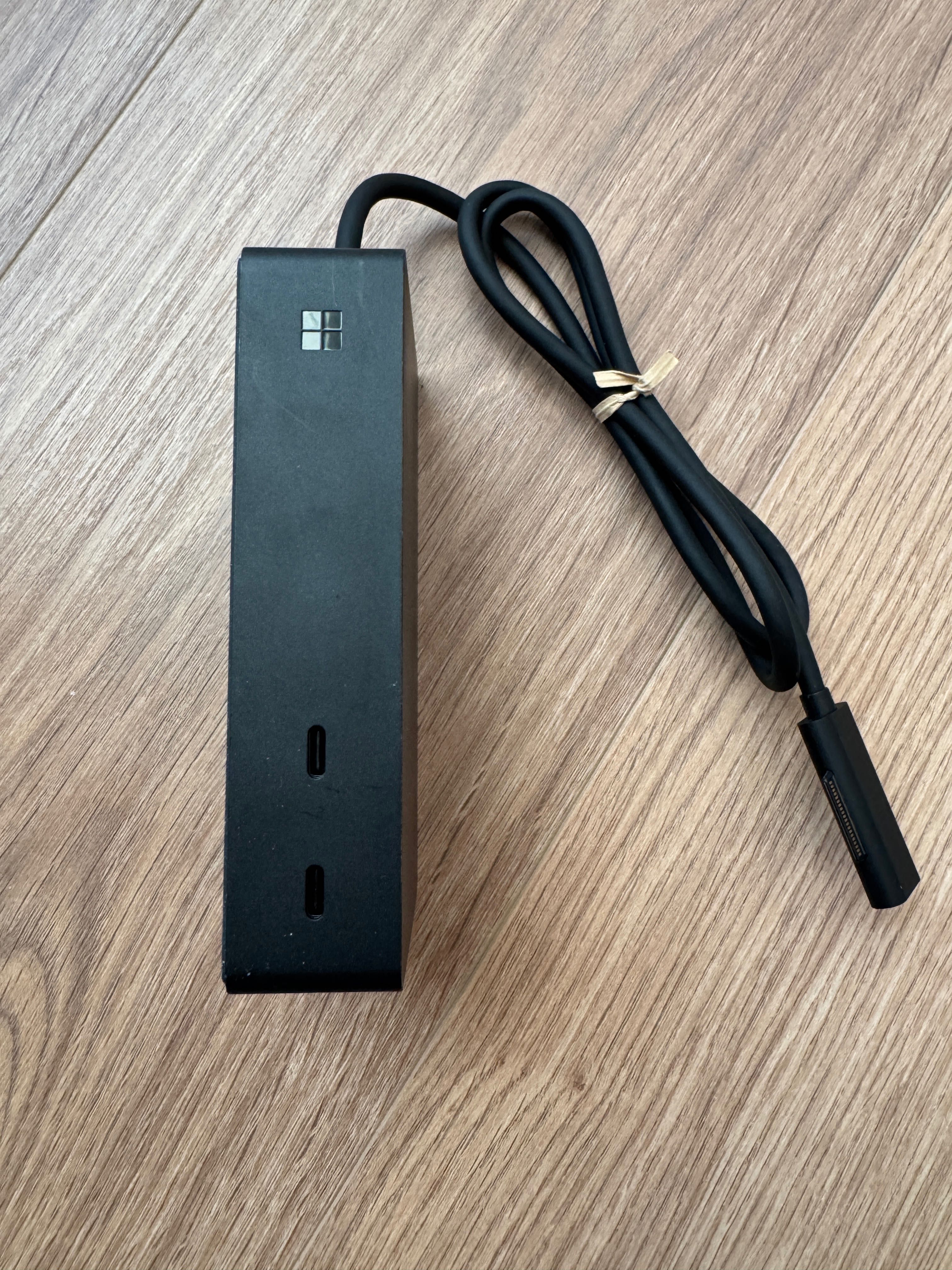 Microsoft Surface dock 2
