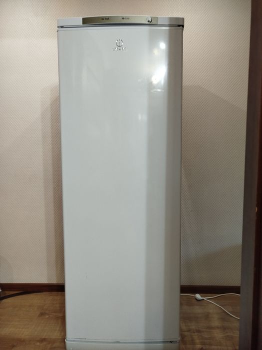 Морозильна камера Indesit No Frost