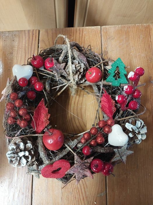 Sprzedam wianki na drzwi. Okno