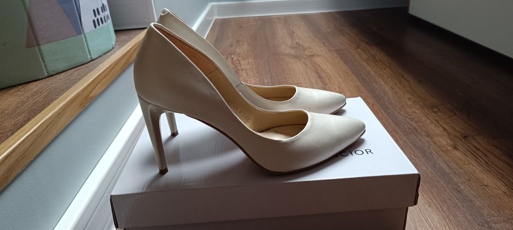 Buty ślubne-Szpilki Neścior, rozmiar 39, kolor perłowy, ecru, stan bdb