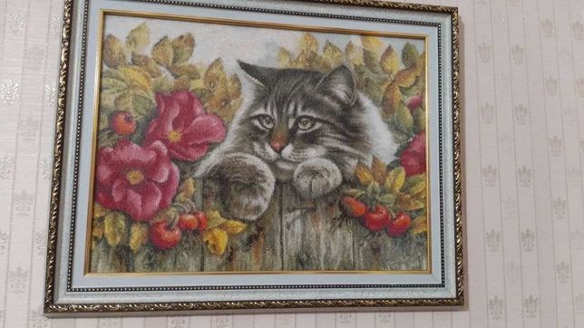 Картина вышитая крестом "Кот в мальвах"