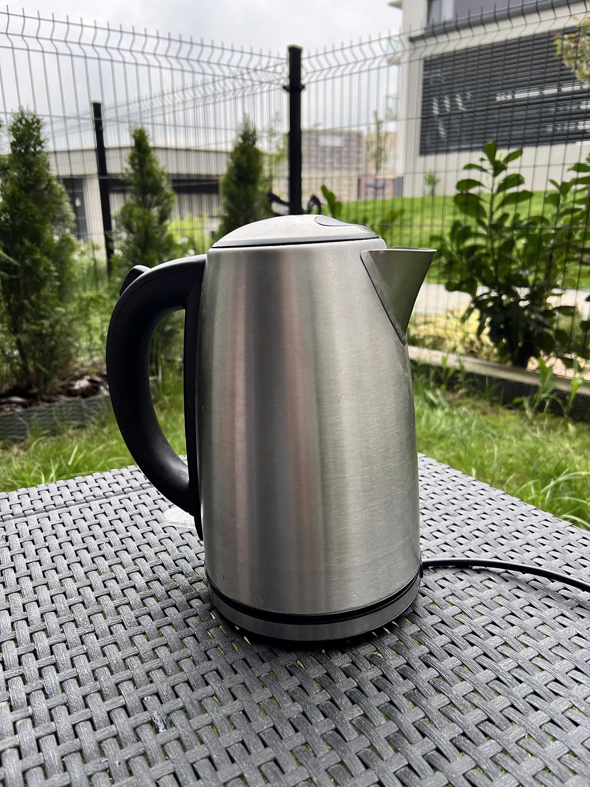 Czajnik elektryczny stalowy HOME ESSENTIALS 1.7L
