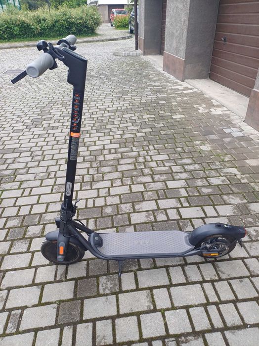 Продам електросамокат Segway Ninebot F25E