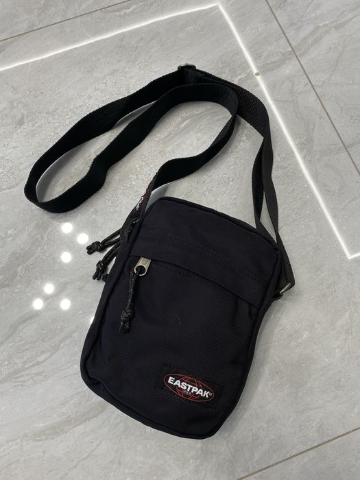 Месенджер Eastpak сумка через плече бананка eastpack