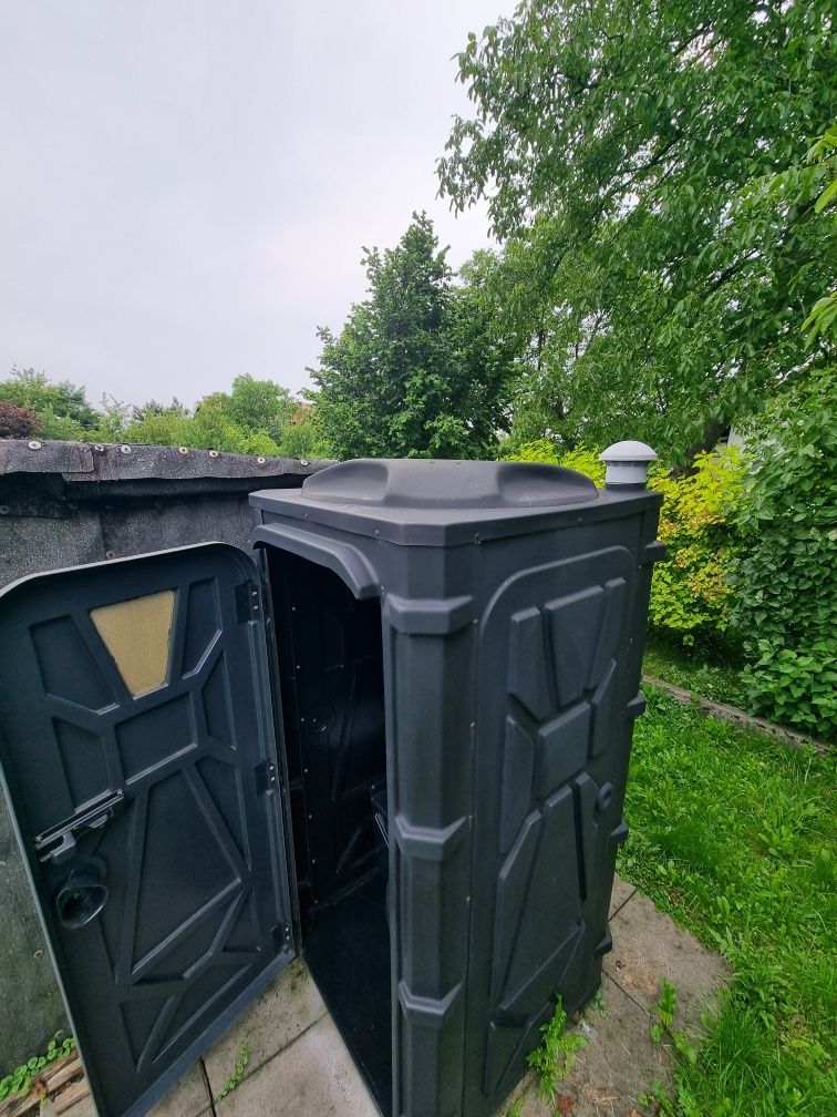 Toaleta zewnętrzna z umywalką/ wychodek / WC