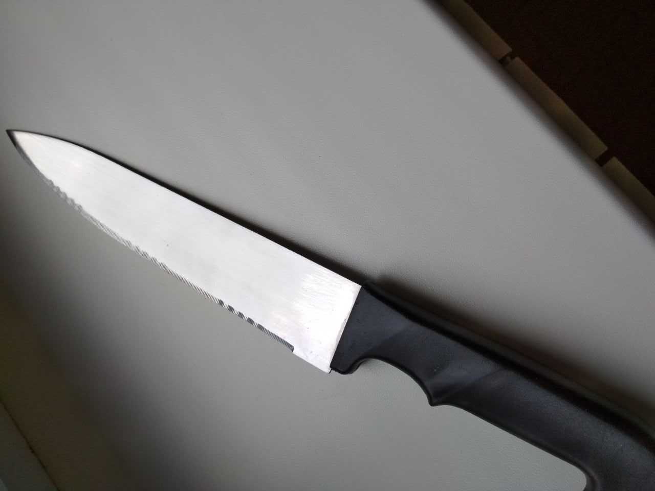 Продам большой кухонный  нож и нож для сыра