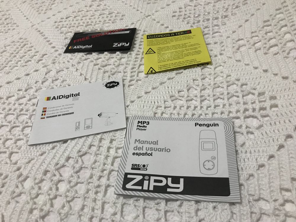 Zipy Mp3 Penguin 2GB FM Kit Travel Preto