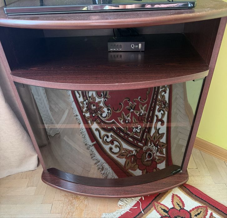 Тумбочка під телевізор