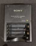 SONY Ładowarka do akumulatorów / baterii AA i AAA