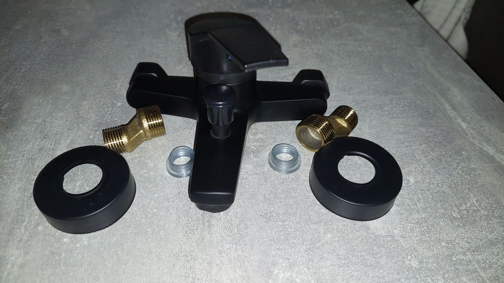 Bateria łazienkowa z wejściem na prysznic