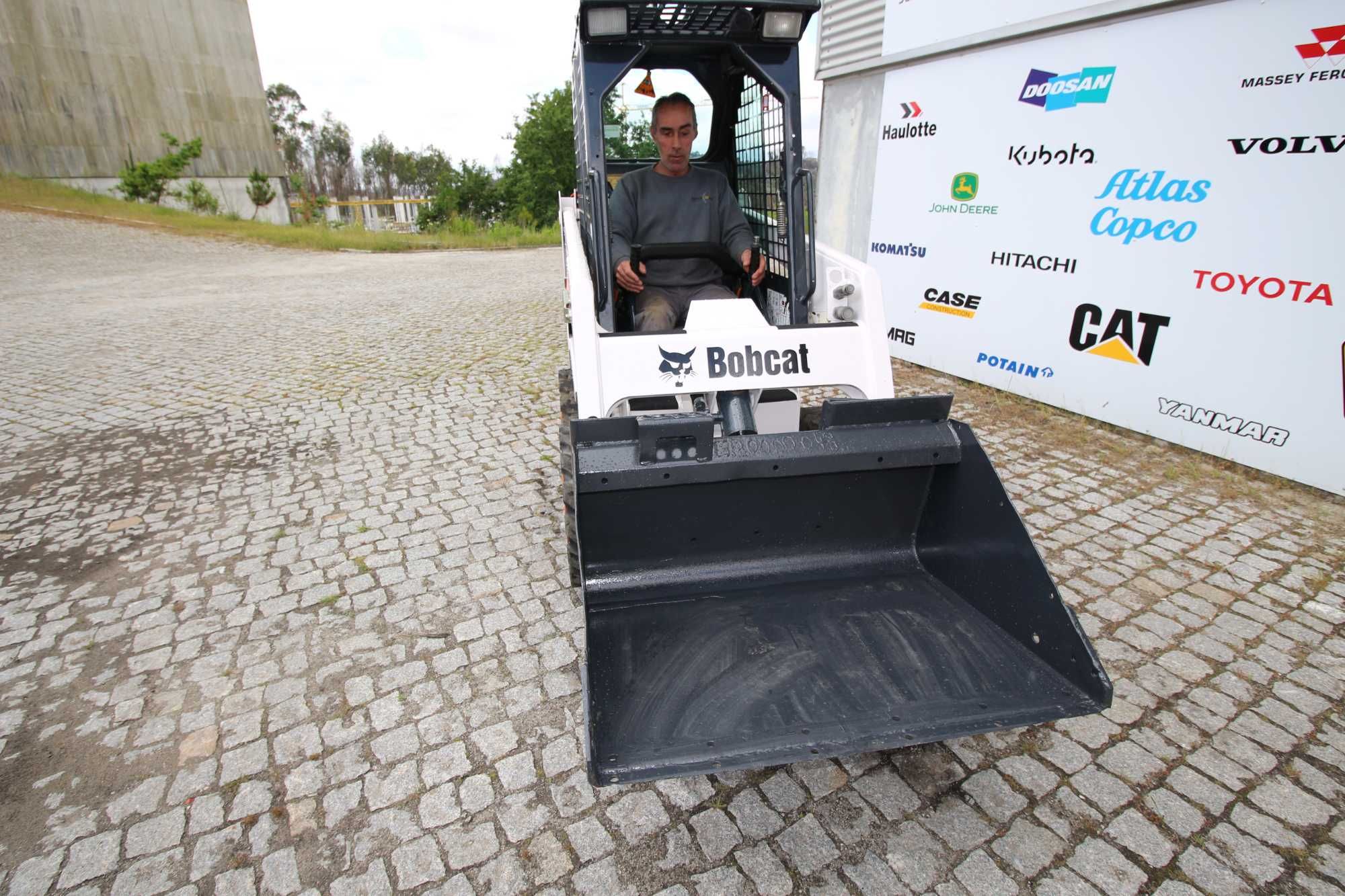 Bobcat Mini carregadora, S70 Tração integral 4 rodas,  como nova