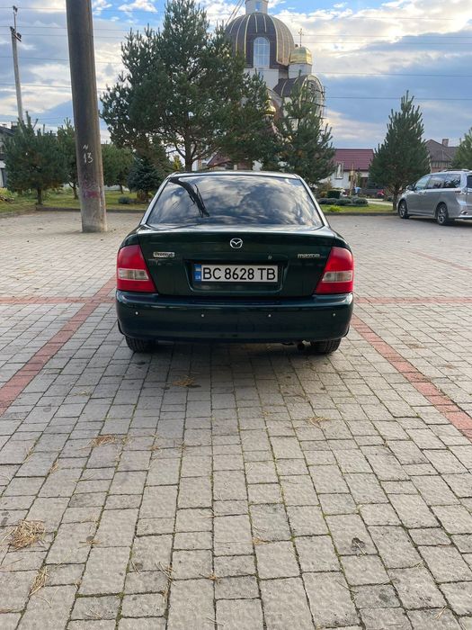 Автомобіль мазда