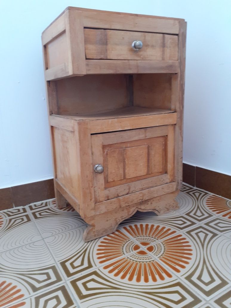 2 Mesas de Cabeceira Vintage para Recuperar