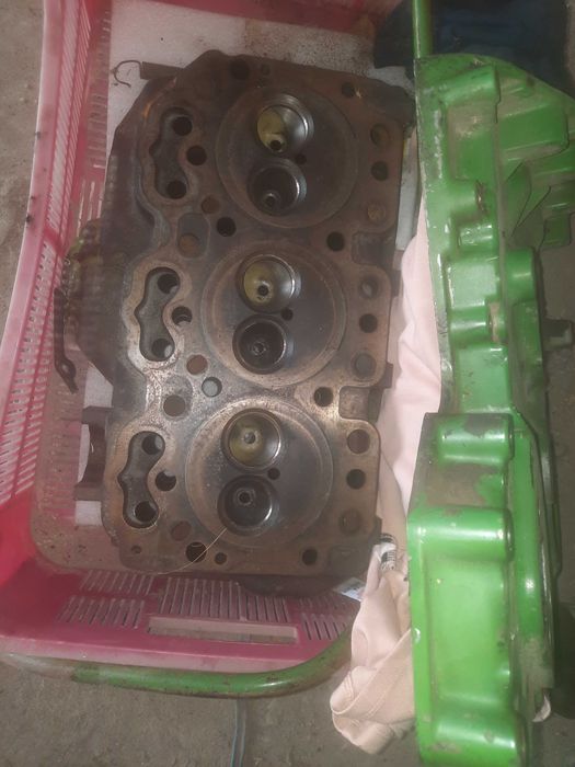 Głowica  silnika John Deere 3 cylindrowy