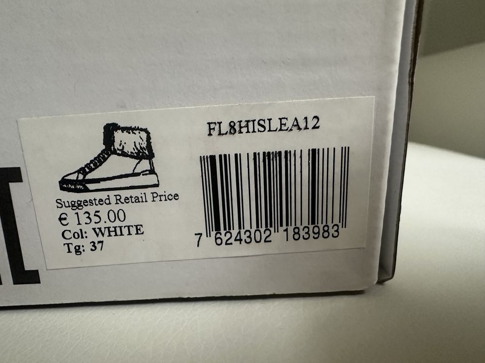 Buty białe futerko Guess 37