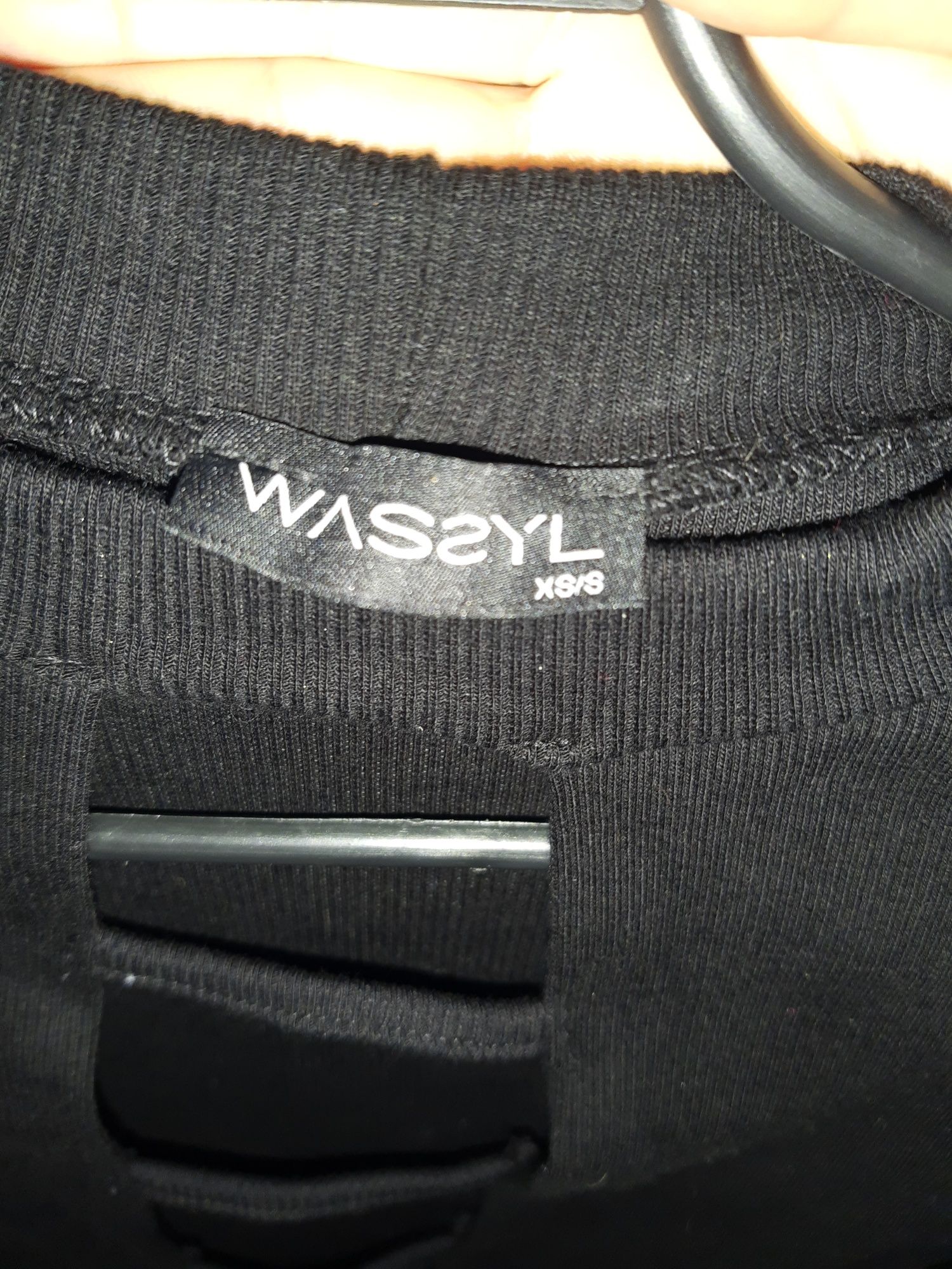 Bluzka seksowna z wycięciem prążkowana Wassyl