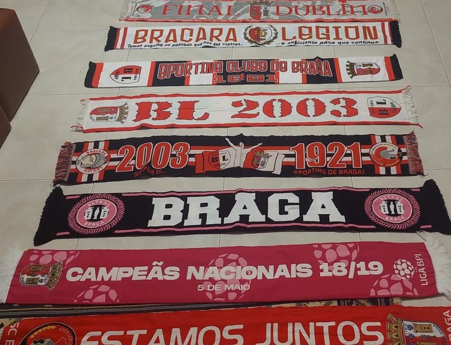 varios cachecois do SCBraga