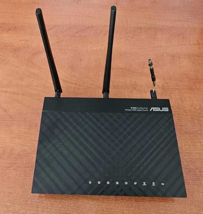 router Asus RT-AC88U AC3100 + Asus N66U bez anteny