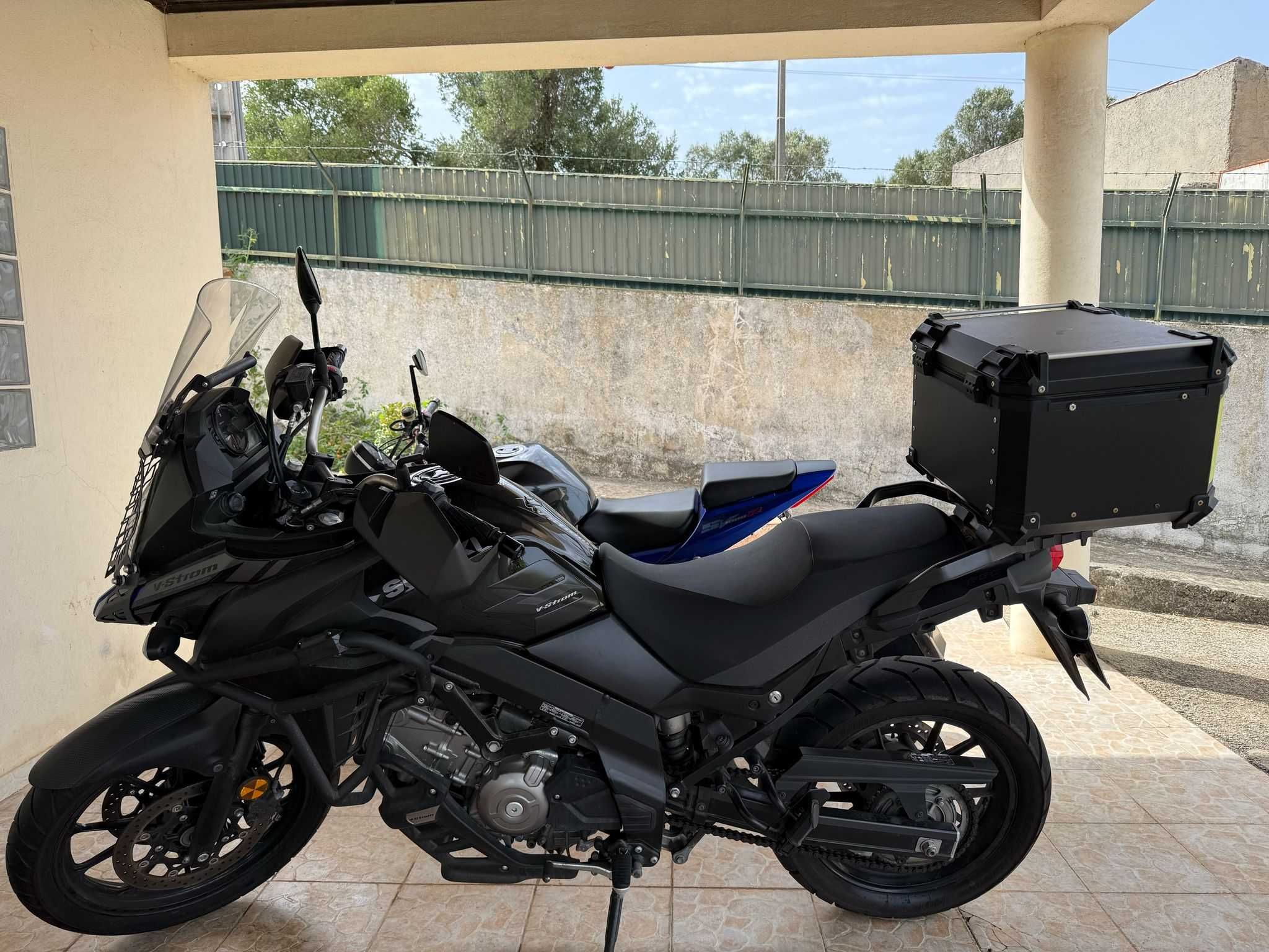 Suzuki V-Strom DL650 - 4.000km - NOVA - Vendo ou Troco