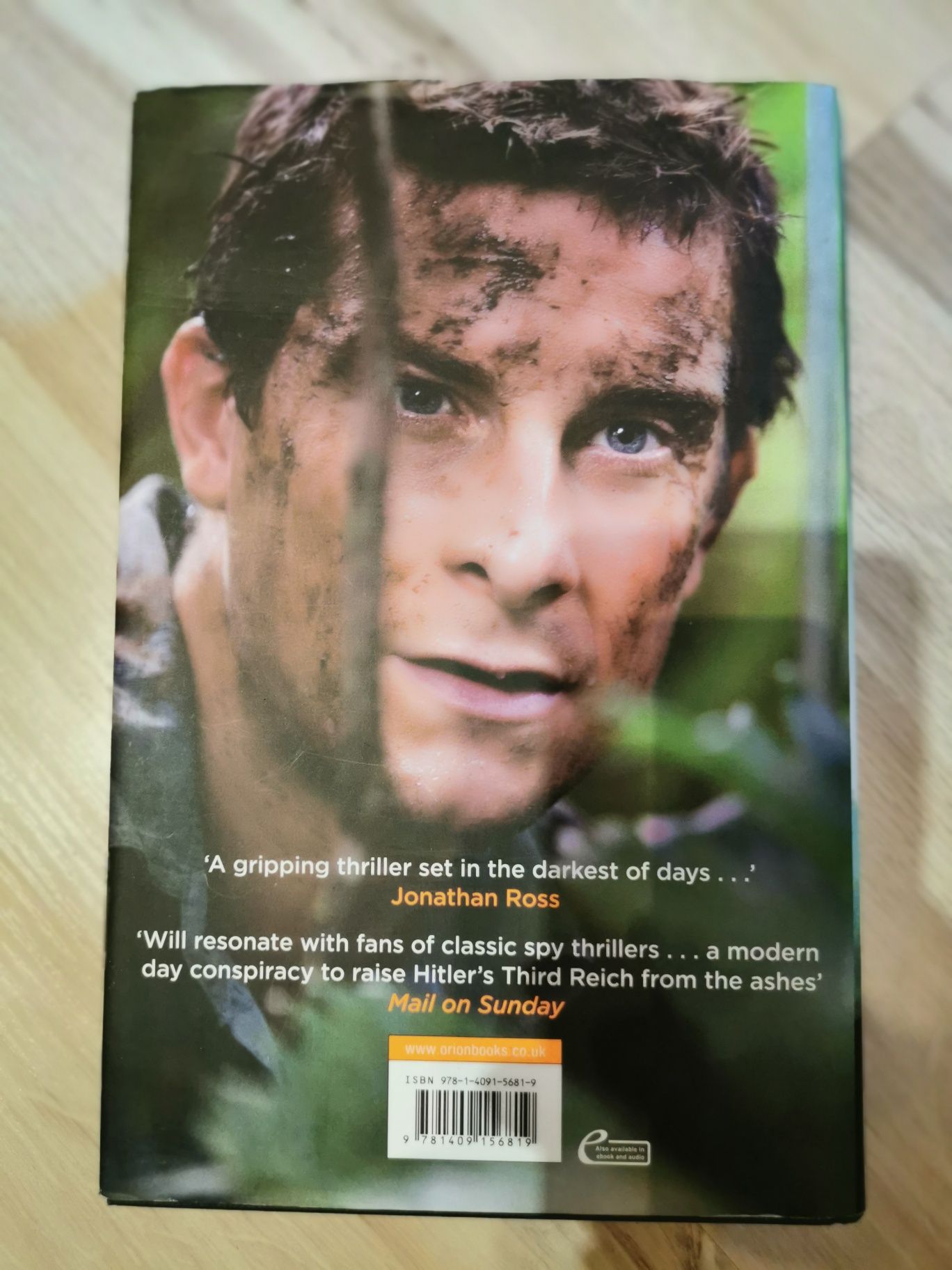 Książka Bear Grylls Ghost Flight po angielsku