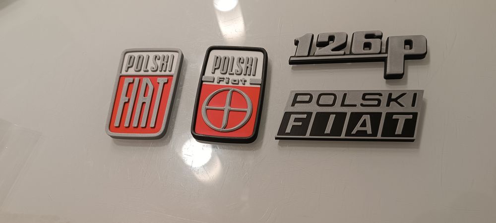 Fiat 126p emblematy repliki różne rodzaje