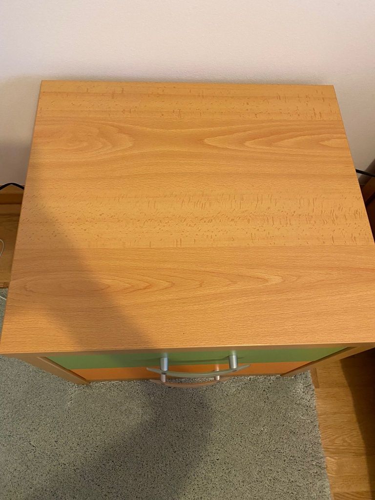 Vendo Conjunto Secretária + Mesa de cabeceira