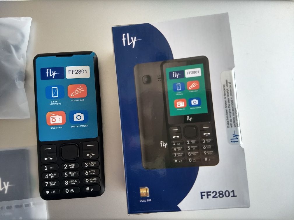 Новий кнопочний телефон Fly FF2801