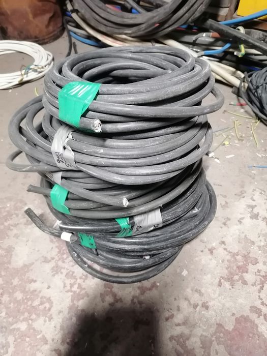 Pozostałości kabli 5x2,5 i 5x6