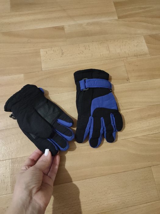 Продам зимние перчатки для мальчика р 116-122
