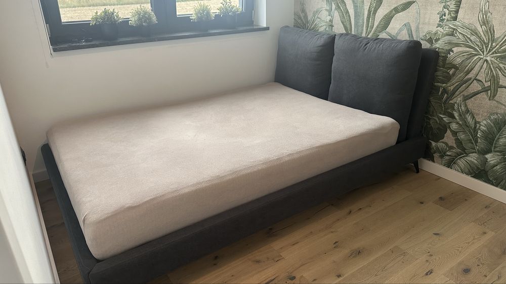 Rama łózka z materacem 140/200