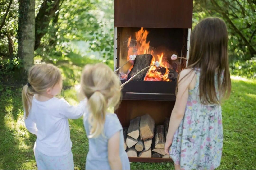 Palenisko ogrodowe Corten grill z szafka na drewno Korten