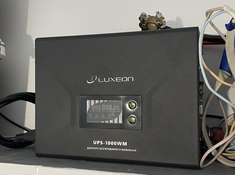 Джерело бесперебійного живлення Luxeon.