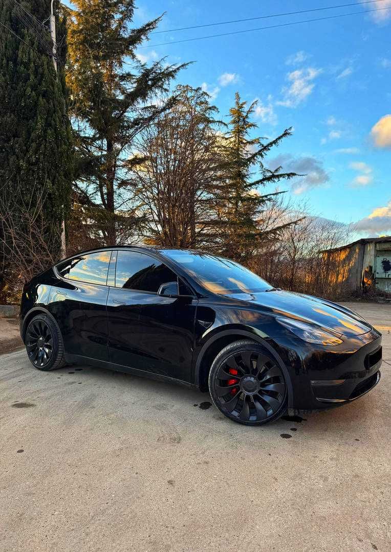 Tesla Model Y 2022 рік