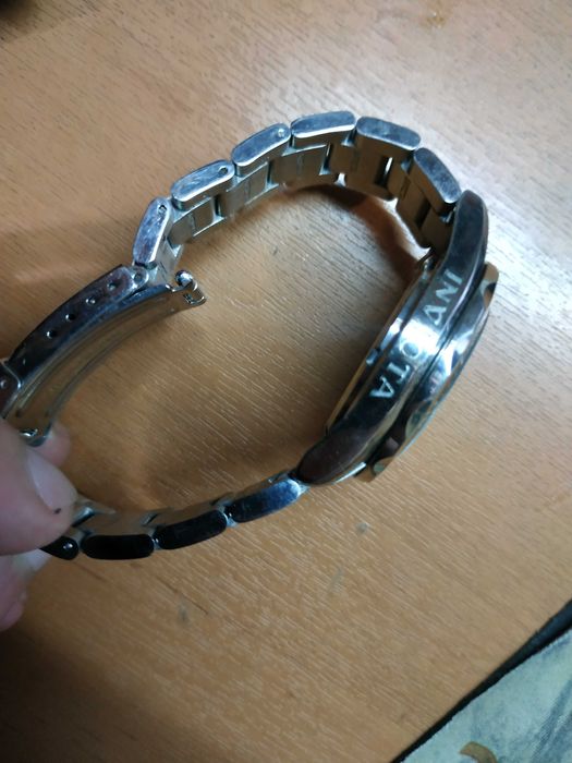 Часы б/у Invicta-кварц-мужские-на ходу в отличном состоянии