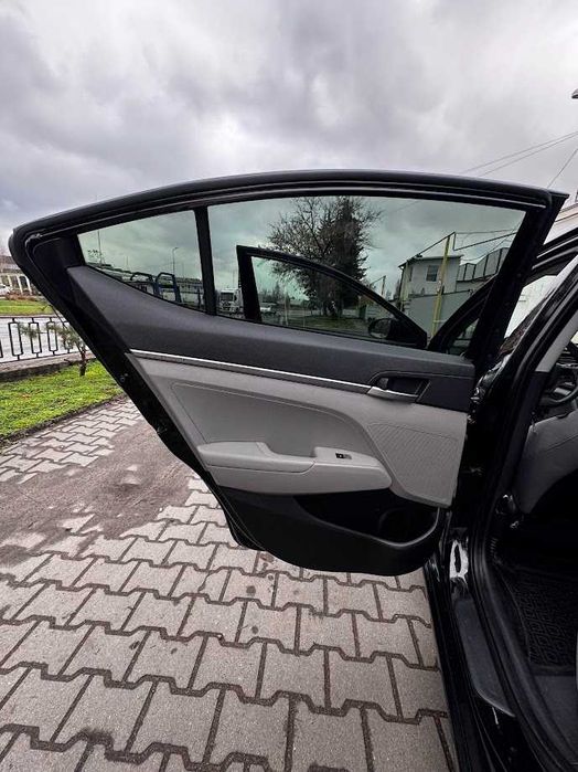 Hyundai Elantra 2.0 AT 2016 газ/бензин, автомат — без вкладень