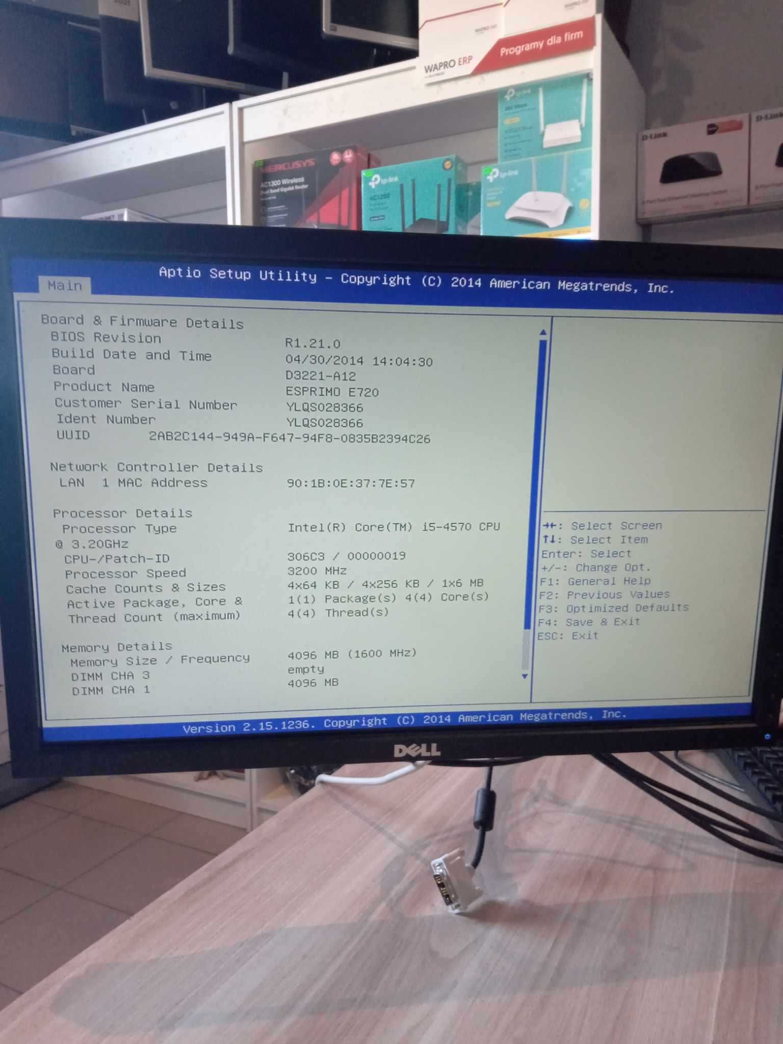 Komputer stacjonarny Fujitsu z systemem Windows 10