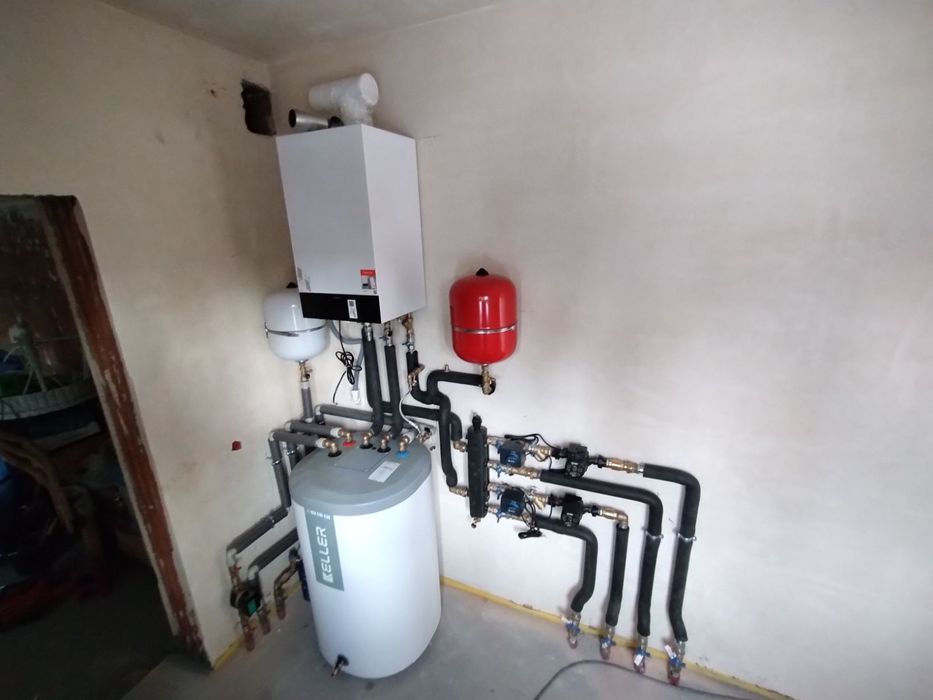 Gazownik,  hydraulik.