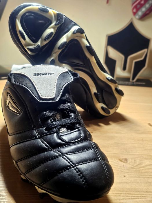 Korki, buty 38 do piłki nożnej Rocket