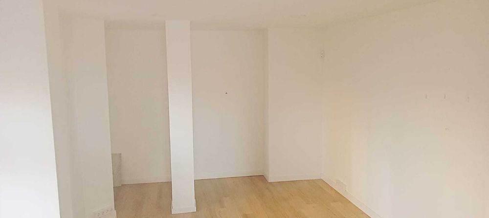 Loja em Santa Marta de Corroios