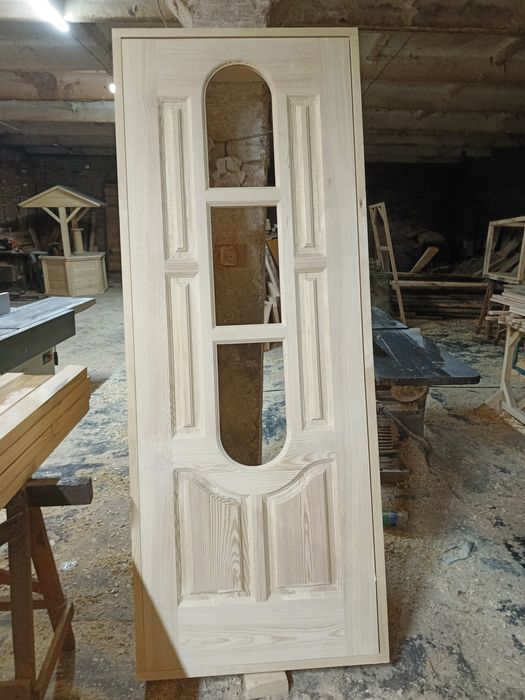 Двері, ліжка, сходи