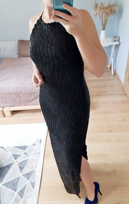 Długa sukienka na sylwestra Samantha Faiers czarna z rozcięciem brokat