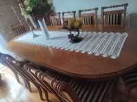 Dębowy komplet stół z 12 krzesłami oraz komodą