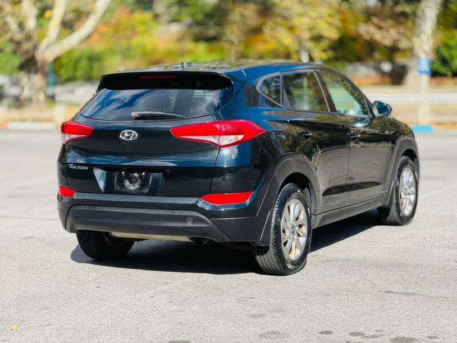 Hyundai Tucson SE      2017