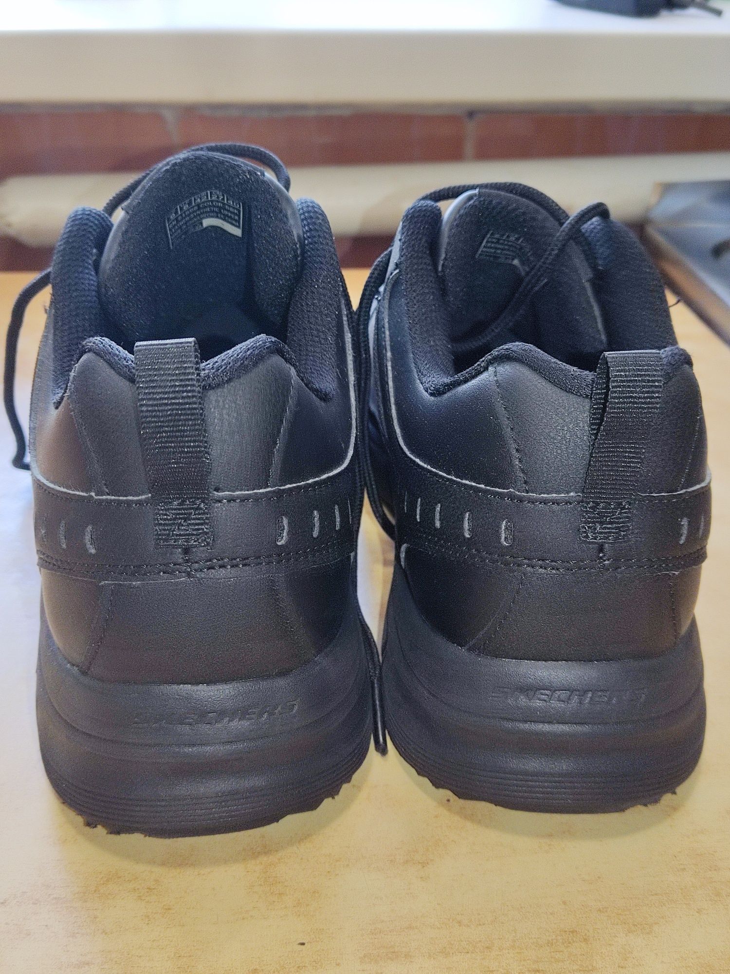Skechers relaxed fit, нові
