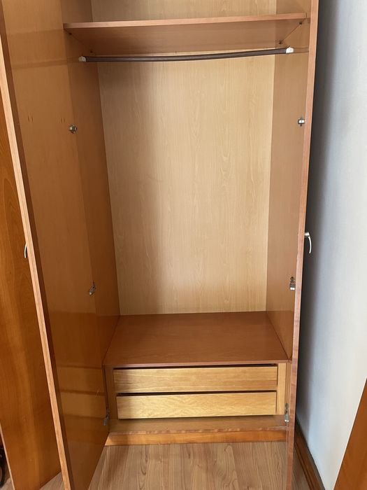 Guarda-fato todo em madeira de boa qualidade (200x60x235)!