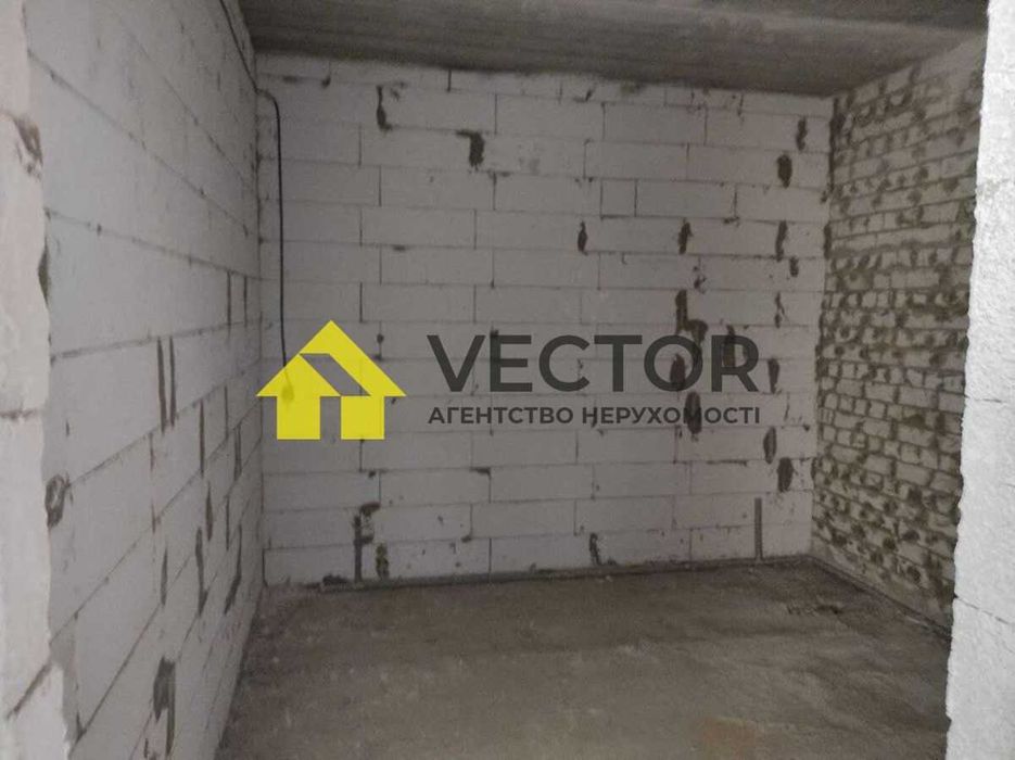 Продаж просторої 2к квартири 73 м2, Цегла, Індив. опалення!