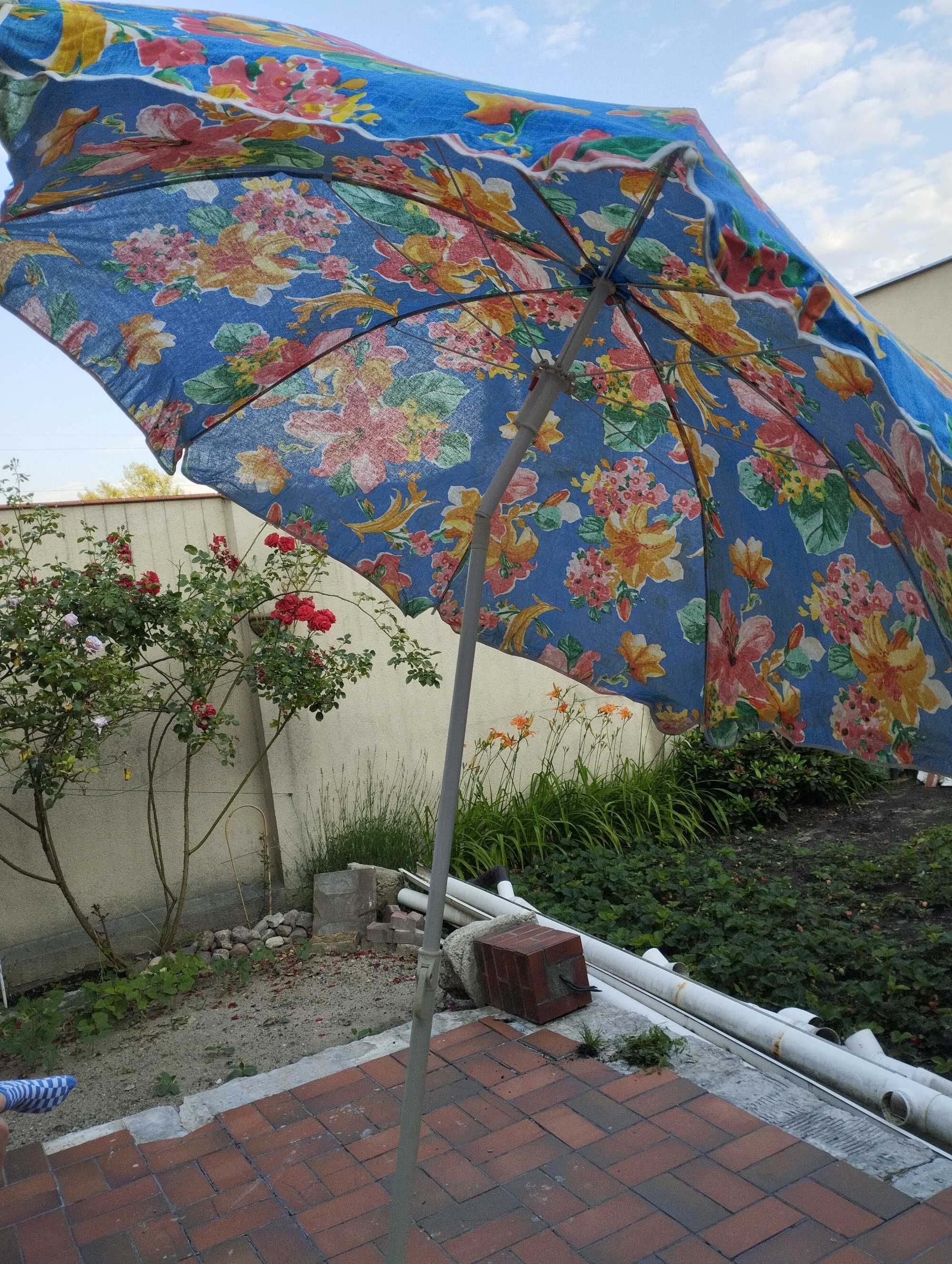 parasol ogrodowy z podstawą