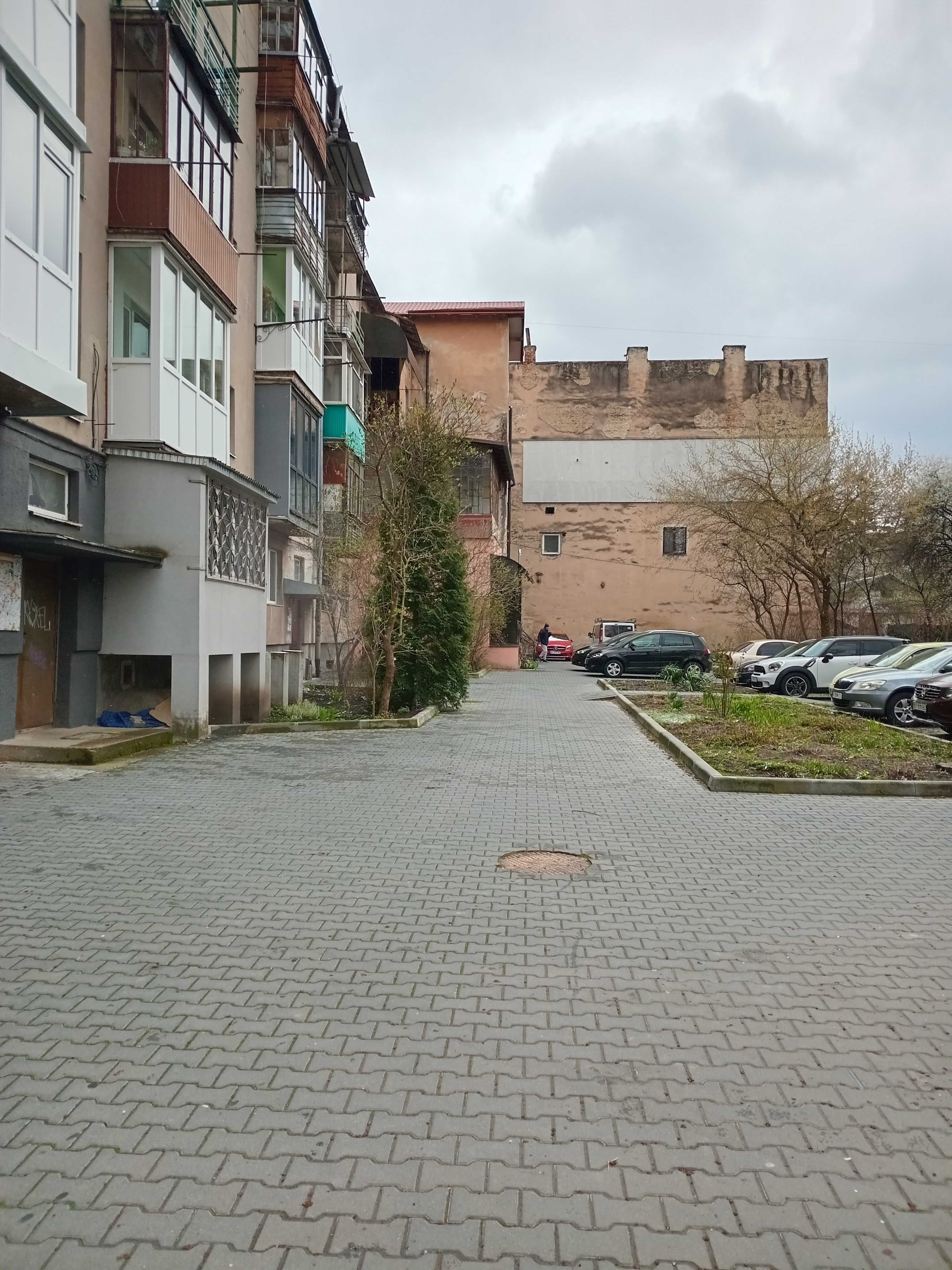 Продаж трикімнатної квартири з індивідуальним опаленням,вул.Шевченка.