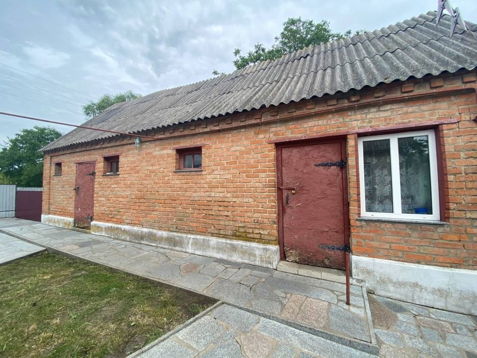 Продам будинок з великою земельною ділянкою